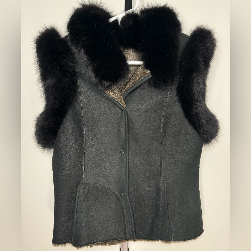 Lambskin Vest with Mink Fur Trim - Luxurious Style for Any Season